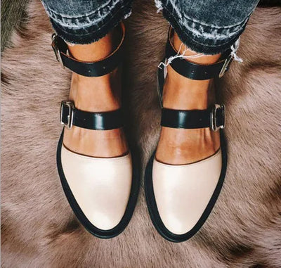 TALIA – Flache Lederschuhe mit Knöchelriemen