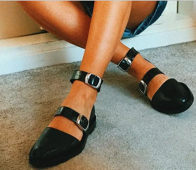 TALIA – Flache Lederschuhe mit Knöchelriemen