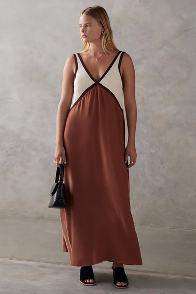 Elena - Ärmelloses Midi-Kleid