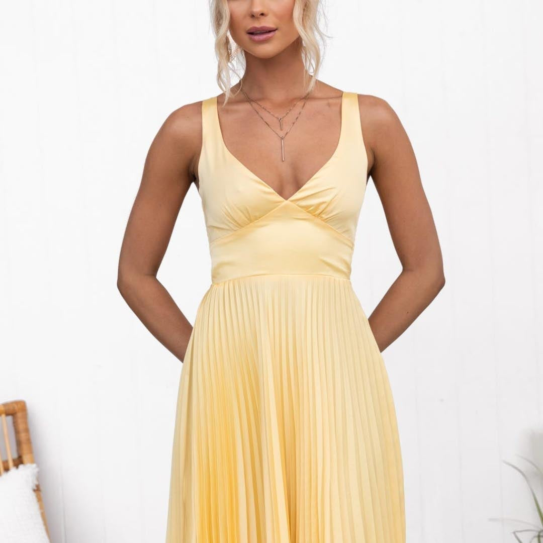 Rosmarin™ | Gelbes Plissee V-Ausschnitt Maxikleid