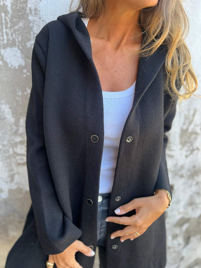CARDIGAN MIT KNÖPFEN UND KAPUZE